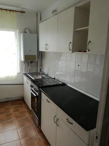 Apartament cu 3 camere decomandat în Podu Roș