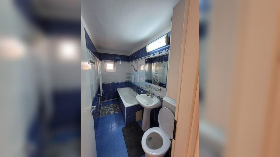 Apartament cu 3 camere semidecomandat în Plopilor
