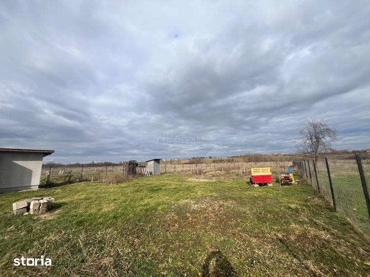 Casă cu 5 camere cu Teren 1414 Mp în Știuca