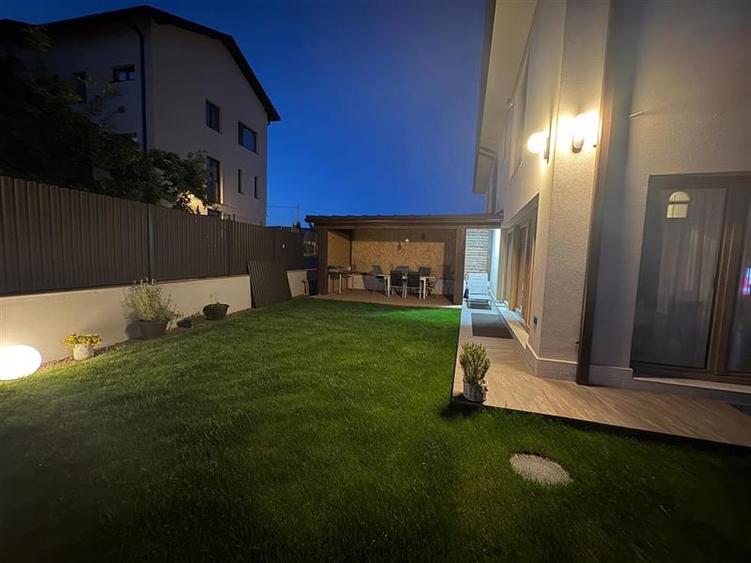 Duplex cu 4 camere cu Canalizare în Iris
