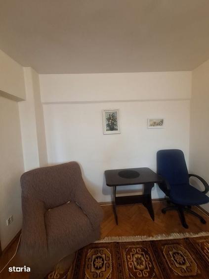 Apartament cu 2 camere semidecomandat în Podu Roș