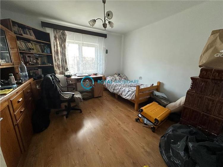 Casă individuală cu 6 camere cu Garaj în Central