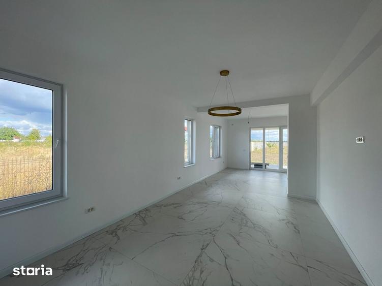 Casă cu 3 camere cu Teren 390 Mp în Sânandrei