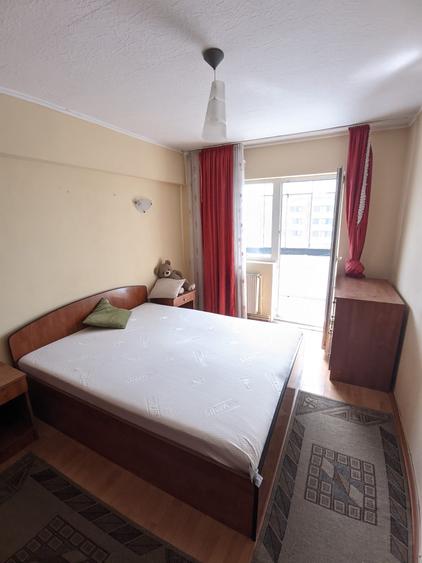 Apartament cu 3 camere decomandat în Între Lacuri