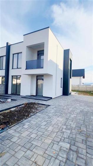 Duplex cu 4 camere cu Canalizare în Hărman