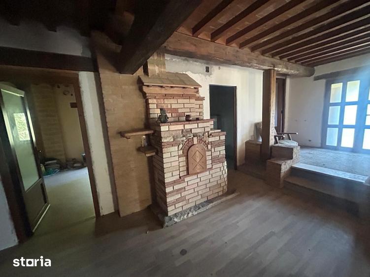 Casă cu 9 camere cu Teren 2342 Mp în Piatra Șoimului