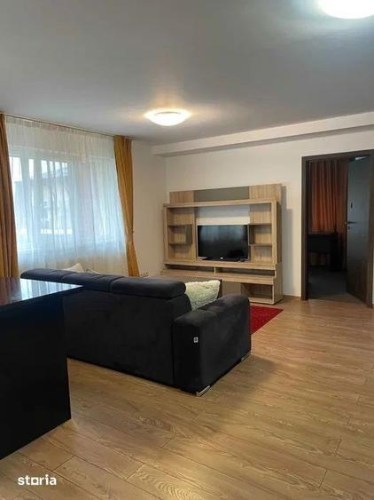 Apartament cu 5 camere decomandat în 22 Decembrie 1989