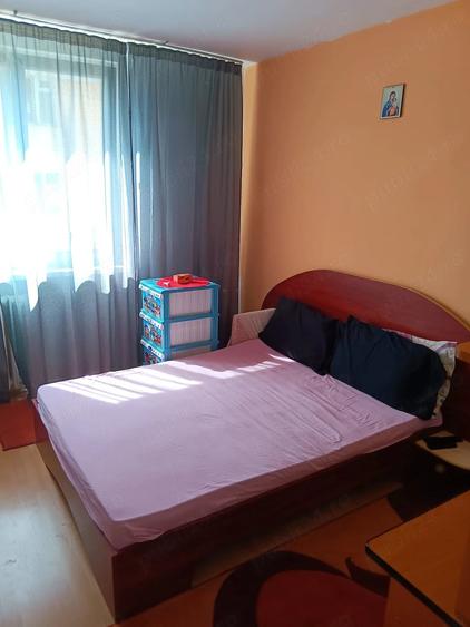 Apartament cu 3 camere decomandat în Calea Romanului