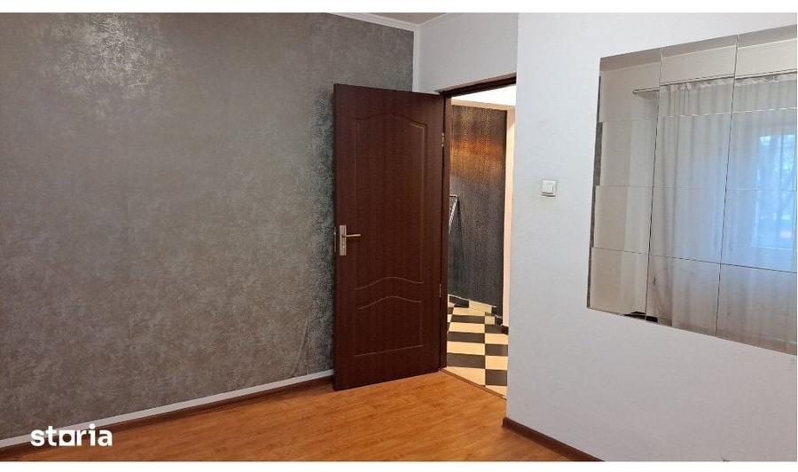 Apartament cu 3 camere în Decebal