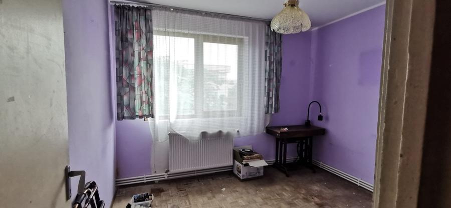 Apartament cu 3 camere decomandat în Mazepa 1