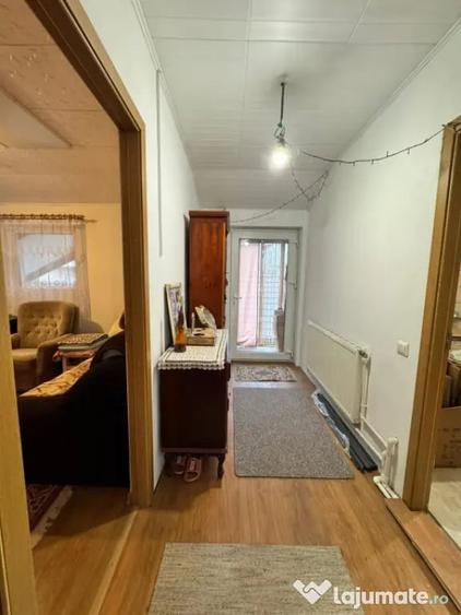 Casă cu 3 camere cu Teren 400 Mp în Valea Roșie