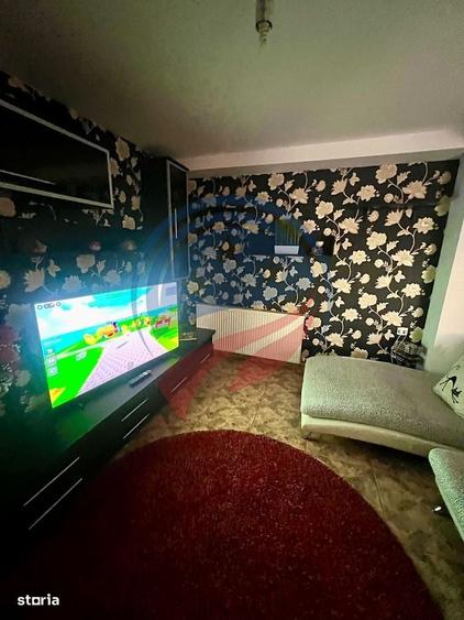Apartament cu 3 camere în Craiovița Nouă