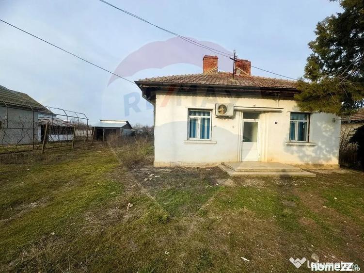Casă cu 4 camere cu Teren 972 Mp în Vlădila