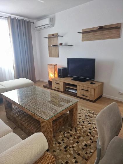 Apartament cu 3 camere decomandat în Micro 5