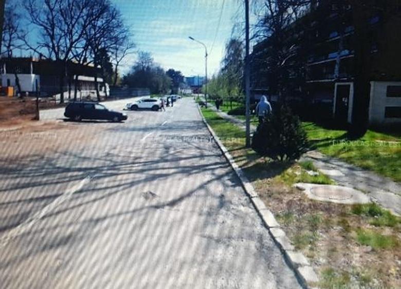 Apartament cu 3 camere semidecomandat în Drumul Taberei
