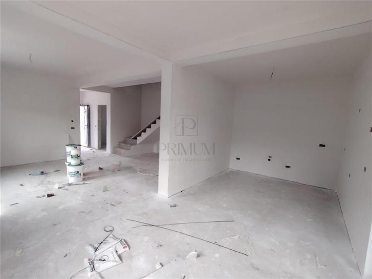 Duplex cu 4 camere cu Canalizare în Moșnița Nouă
