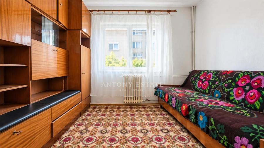 Apartament cu 3 camere semidecomandat în Cantemir