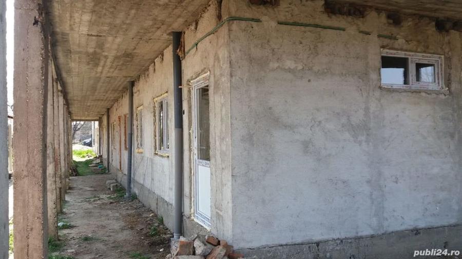 Casă cu 18 camere în Găești
