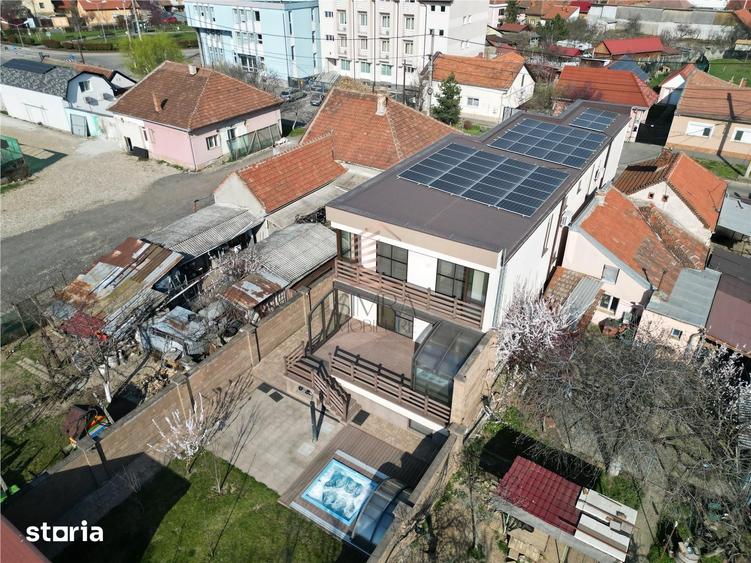 Casă cu 7 camere decomandat cu Teren 485 Mp în Iosia