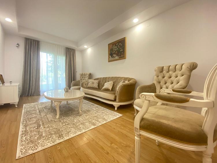 Apartament cu 3 camere semidecomandat în Ștefăneștii de Jos