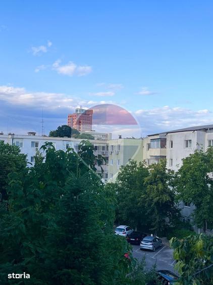 Apartament cu 3 camere în Podu Roș