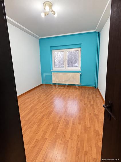 Apartament cu 3 camere decomandat în Apusului