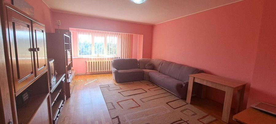 Casă cu 3 camere decomandat în Faleza Nord