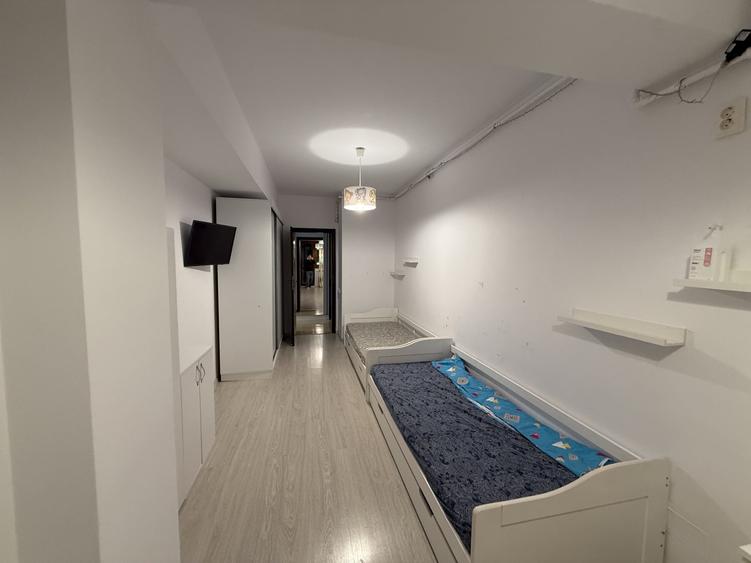Apartament cu 3 camere semidecomandat, mobilat în Prelungirea Ghencea