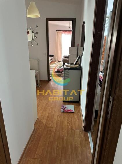 Apartament cu 3 camere semidecomandat, mobilat în Central
