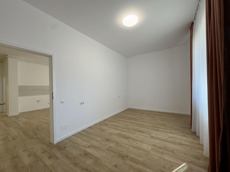 Apartament cu 3 camere semidecomandat în Florești