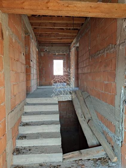 Casă individuală cu 6 camere cu Canalizare în Viișoara