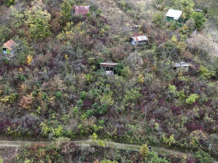 Teren de 18300 mp, în Ghioroc