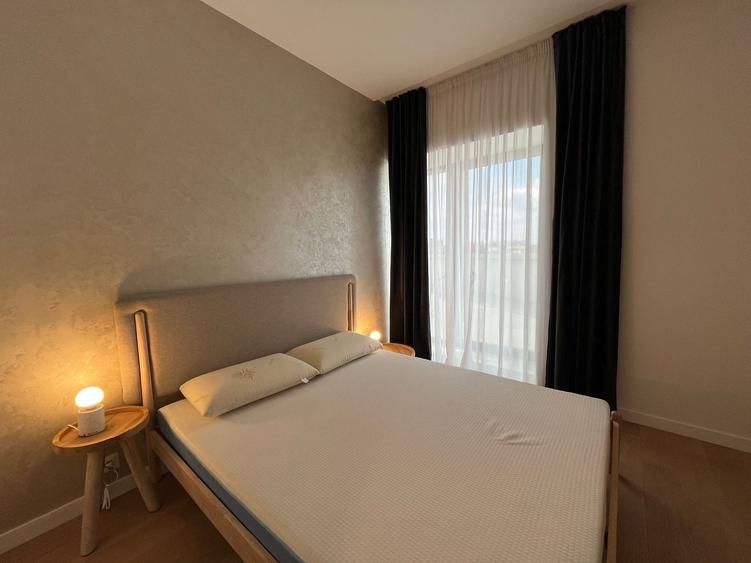 Apartament cu 3 camere semidecomandat, mobilat în Floreasca