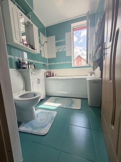 Apartament cu 3 camere decomandat în Florești