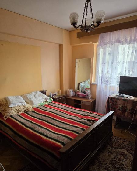 Apartament cu 4 camere decomandat în Central