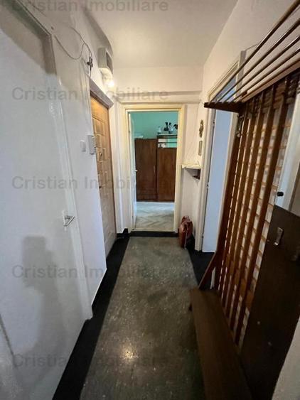 Apartament cu 3 camere semidecomandat în Apollo