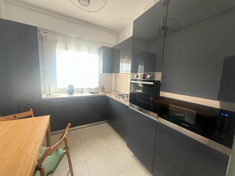 Apartament cu 3 camere decomandat în Otopeni