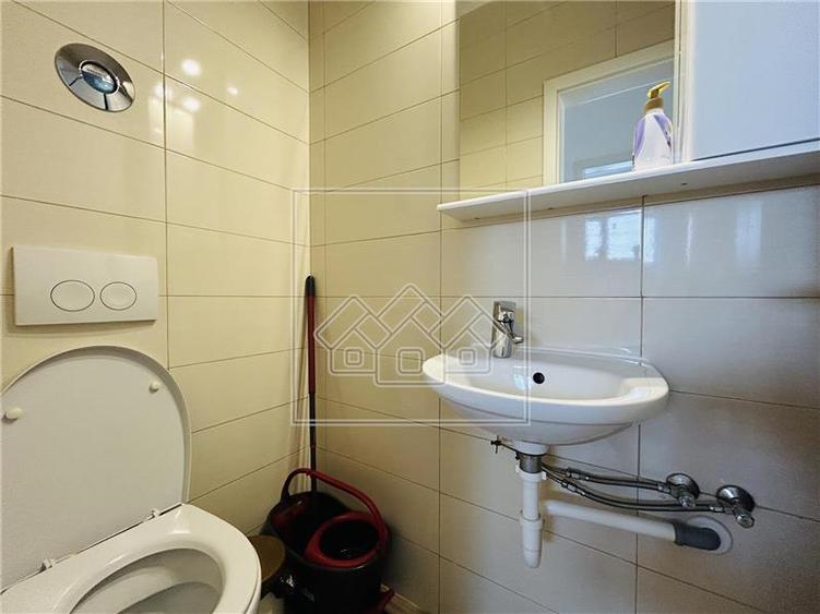 Apartament cu 3 camere decomandat în Exterior Sud