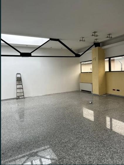 Birou, de 250 mp, în Străulești