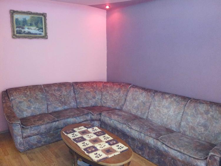 Apartament cu 4 camere decomandat în Craiovița Nouă