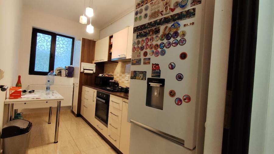 Apartament cu 3 camere decomandat în Drumul Taberei