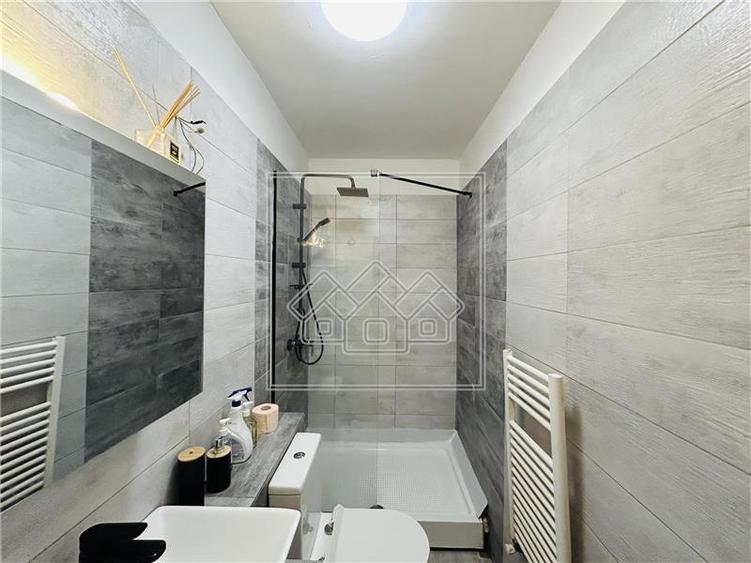 Apartament cu 2 camere decomandat în Ștrand