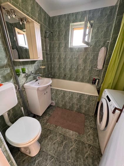 Apartament cu 4 camere decomandat în Central