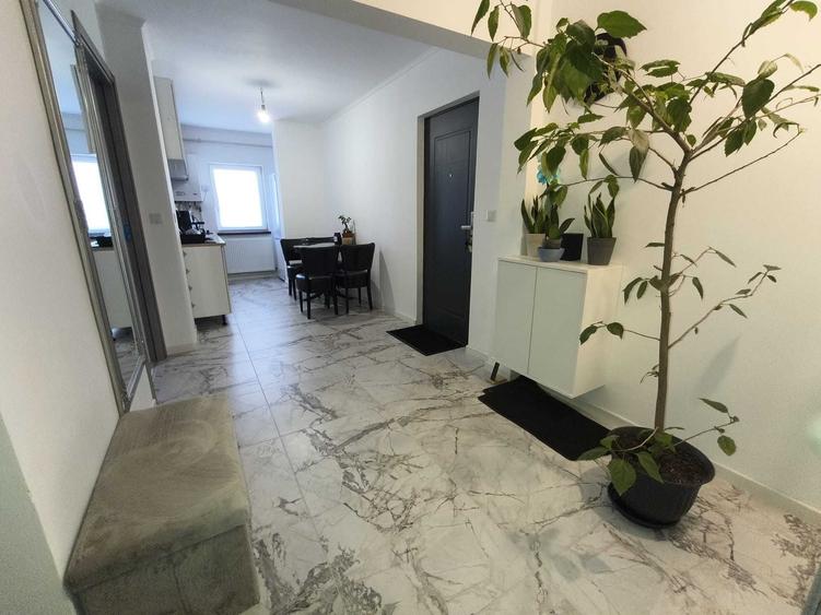 Apartament cu 3 camere decomandat în Păulești