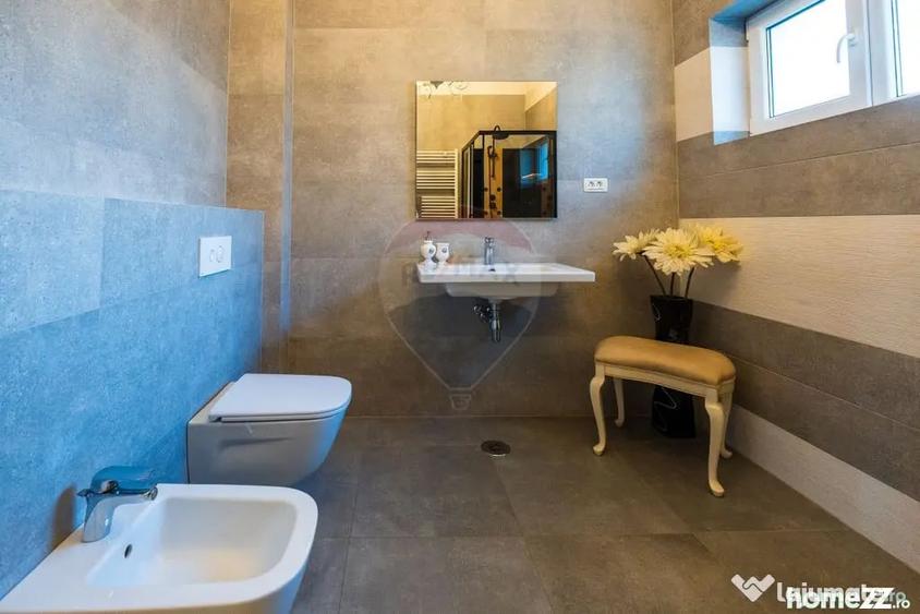Casă cu 7 camere cu Teren 868 Mp în Trivale