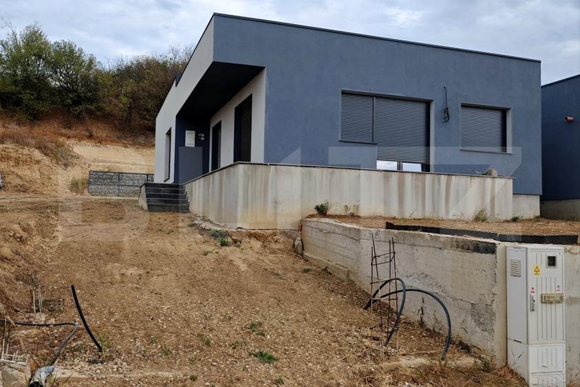 Casă individuală cu 4 camere cu Canalizare în Paleu