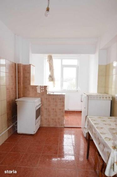 Apartament cu 2 camere semidecomandat în Podu Roș