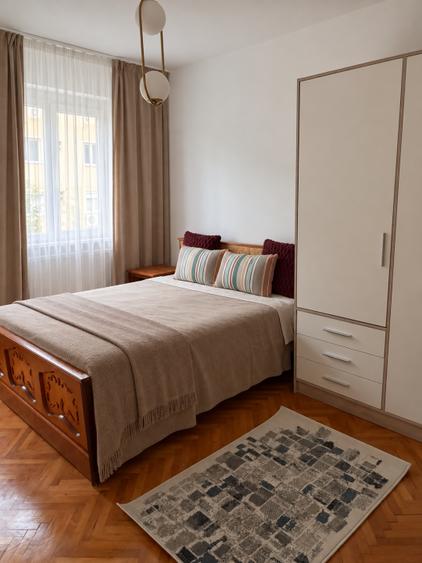 Apartament cu 3 camere semidecomandat, mobilat în Circumvalațiunii