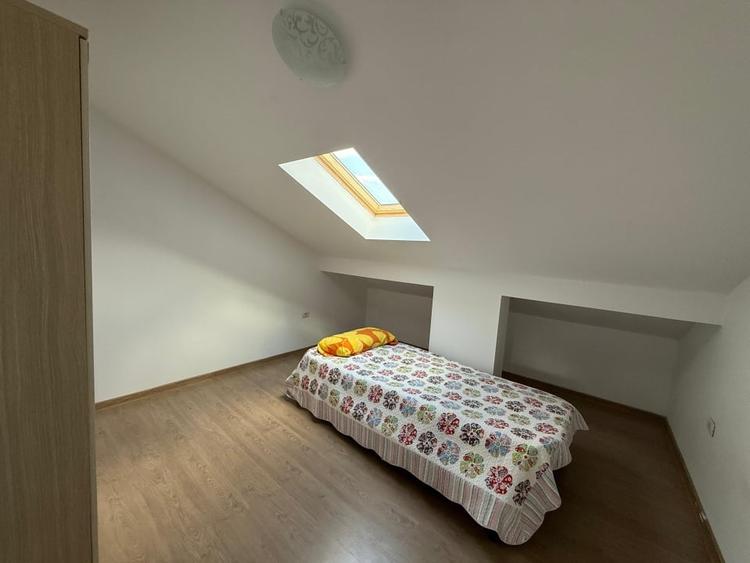 Apartament cu 3 camere decomandat, mobilat în Cetate