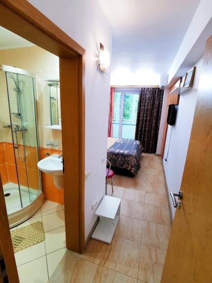 Apartament cu 3 camere decomandat, mobilat în Central